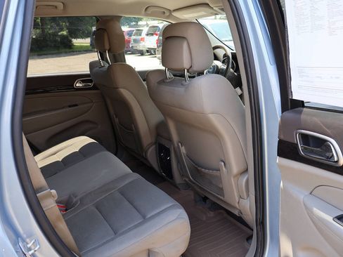Used 2012 Jeep Grand Cherokee Laredo AWD/4WD image 24