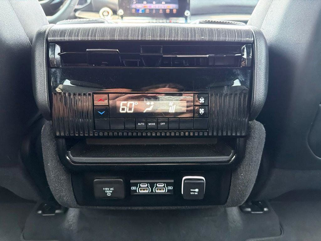 Used 2024 Jeep Wagoneer Series II w/ Flexible Seating Group RWD image 22
