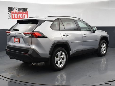 Used 2021 Toyota RAV4 XLE w/ Convenience Package AWD/4WD image 4