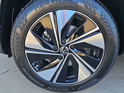 New 2026 Volkswagen Taos SE AWD/4WD image 9