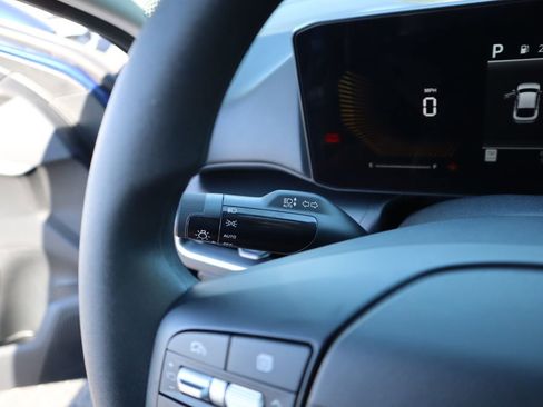 New 2025 Kia K4 LXS image 32