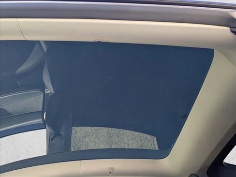 Used 2022 Tesla Model Y Long Range image 21