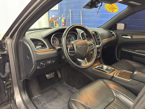 Used 2017 Chrysler 300 C Platinum w/ Safetytec Group II image 16