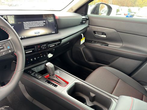 New 2026 Nissan Kicks SR w/ Cold Weather Package image 23