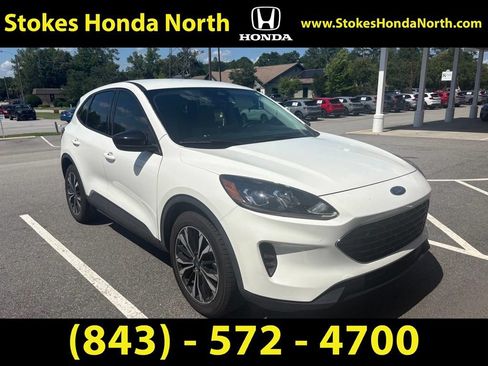 Used 2022 Ford Escape SE w/ SE Sport Appearance Package FWD image 3