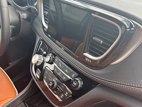 Used 2024 Chrysler Pacifica Pinnacle FWD image 10
