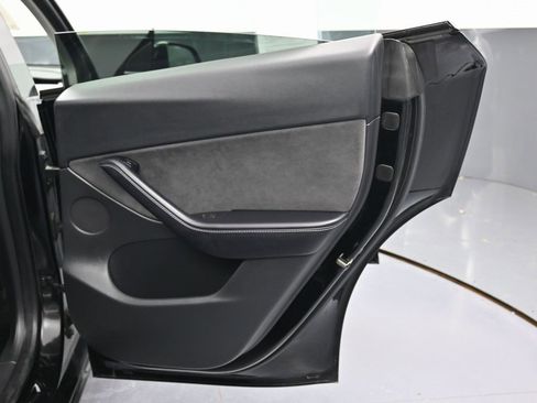 Used 2022 Tesla Model Y Performance image 41