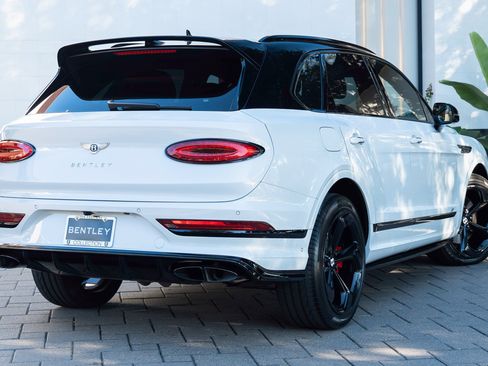 Used 2023 Bentley Bentayga image 3