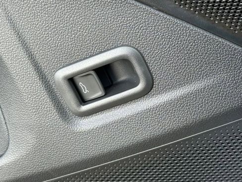 New 2026 Volkswagen Tiguan SE image 23