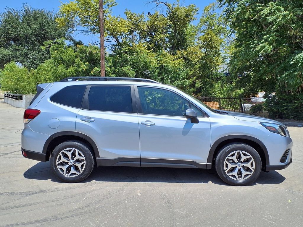 Used 2023 Subaru Forester Premium AWD/4WD image 2
