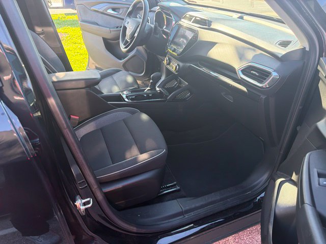 Used 2023 Chevrolet TrailBlazer LT w/ Convenience Package AWD/4WD image 6