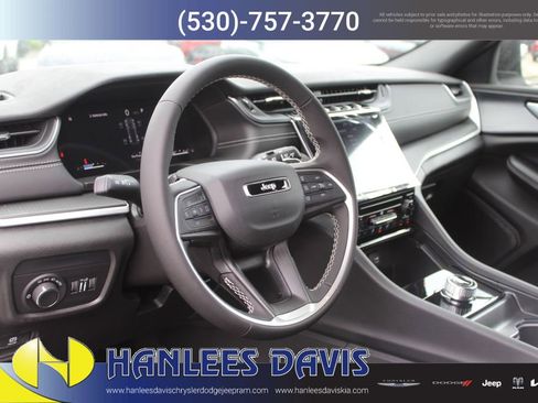New 2026 Jeep Grand Cherokee Laredo AWD/4WD image 11