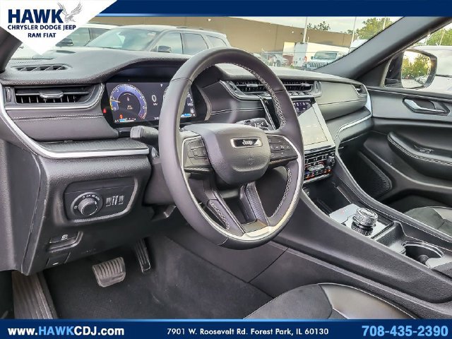 Certified 2025 Jeep Grand Cherokee Altitude AWD/4WD image 9