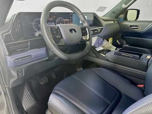 New 2026 INFINITI QX80 4WD image 9