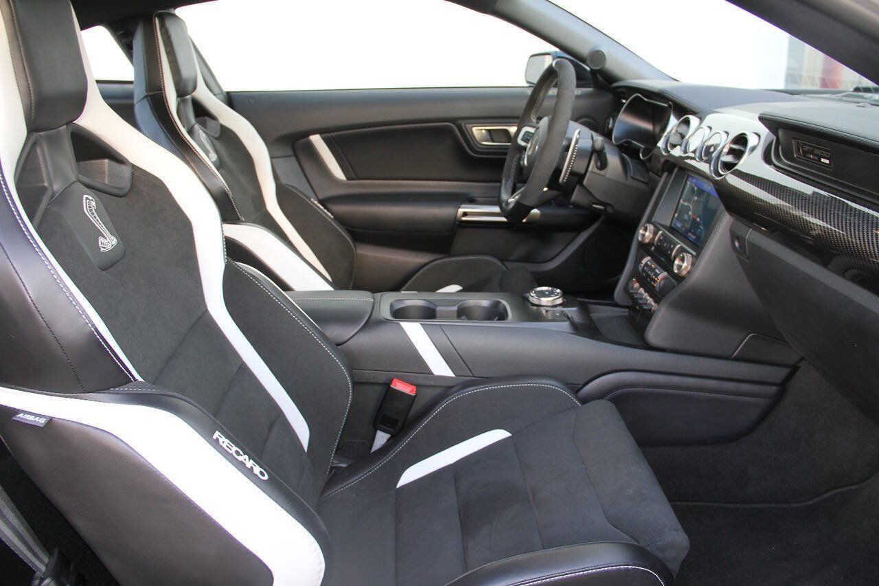 Used 2021 Ford Mustang Shelby GT500 w/ Carbon Fiber Track Pack RWD image 23