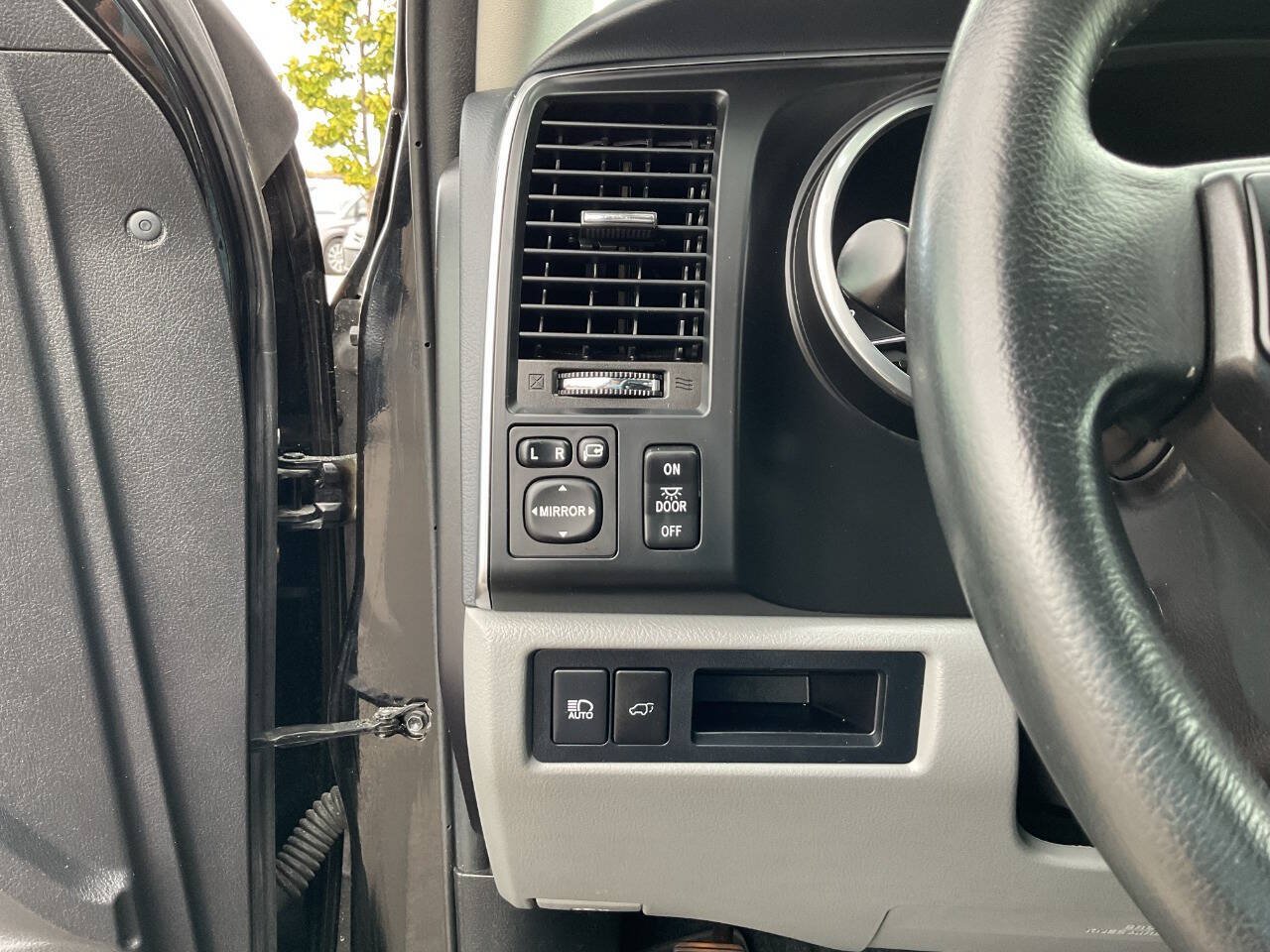 Used 2018 Toyota Sequoia Limited w/ Safety & Convenience Package AWD/4WD image 16
