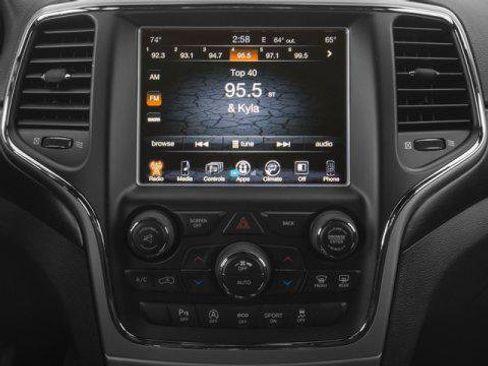 Used 2017 Jeep Grand Cherokee Laredo image 13