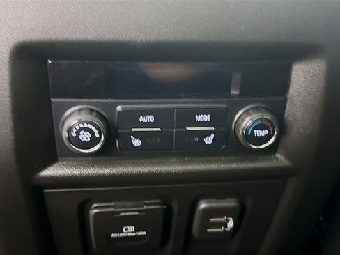 Used 2021 Chevrolet Traverse Premier w/ Redline Edition FWD image 31