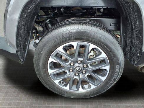 Used 2025 Toyota Tundra Limited AWD/4WD image 12