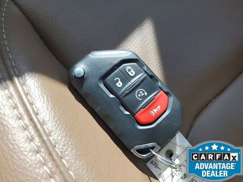 Used 2020 Jeep Wrangler Unlimited Sahara image 30