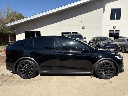 Used 2023 Tesla Model X Plaid image 9