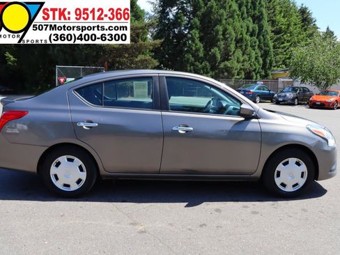 Used 2016 Nissan Versa SV FWD image 10