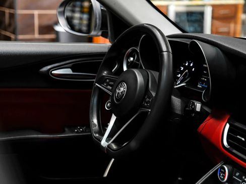 Used 2019 Alfa Romeo Giulia w/ Quick Order Package 22K Sport RWD image 12