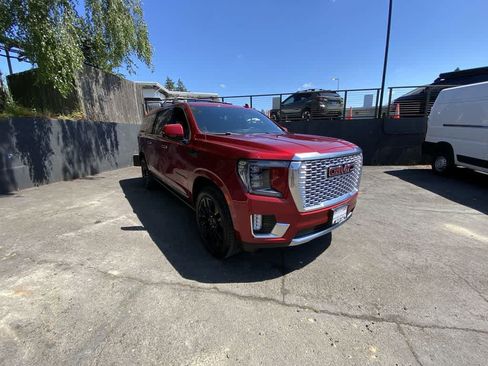 Used 2024 GMC Yukon XL Denali AWD/4WD image 8