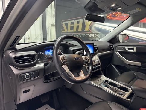 Used 2023 Ford Explorer XLT w/ Equipment Group 202A image 6