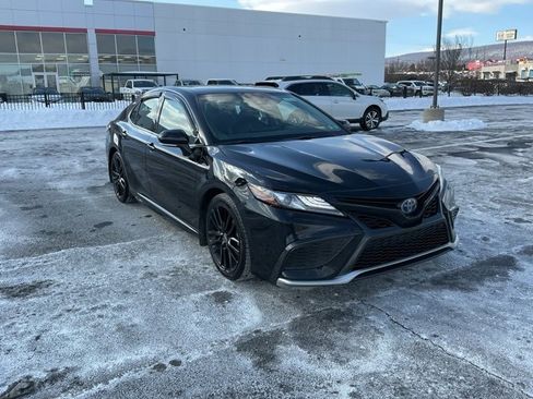 Used 2022 Toyota Camry XSE image 3