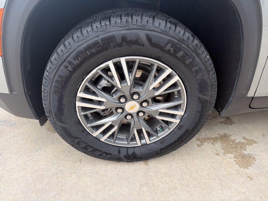 Certified 2026 Chevrolet Traverse LT AWD/4WD image 32