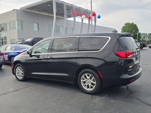 Used 2023 Chrysler Voyager LX FWD image 5