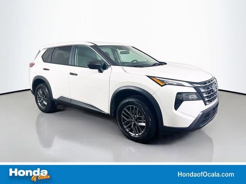 Used 2024 Nissan Rogue S image 1