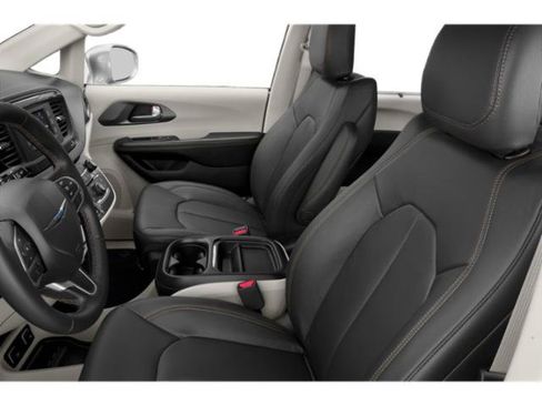 Used 2019 Chrysler Pacifica Touring-L Plus w/ S Appearance Package FWD image 12