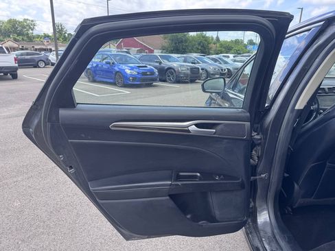 Used 2019 Ford Fusion SEL FWD image 12