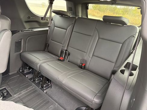 New 2026 Chevrolet Suburban LT image 24