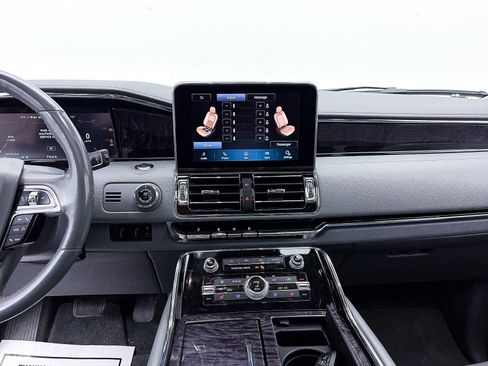 Used 2021 Lincoln Navigator Reserve w/ Luxury Package image 12