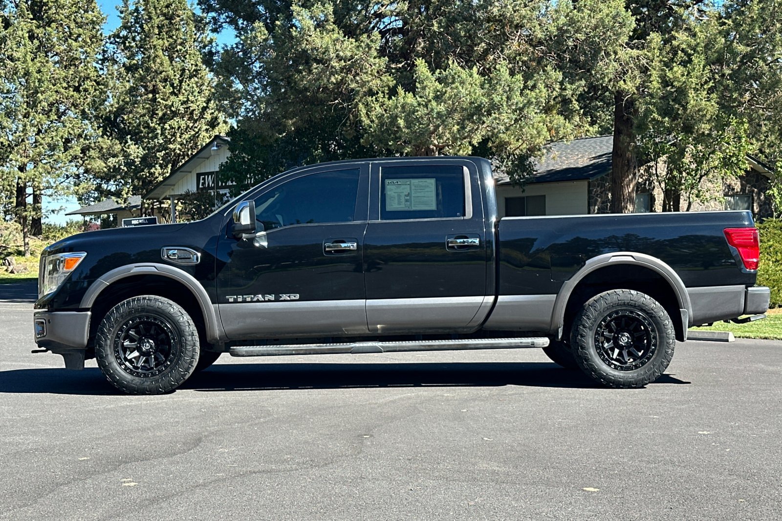 Used 2017 Nissan Titan Platinum Reserve AWD/4WD image 7