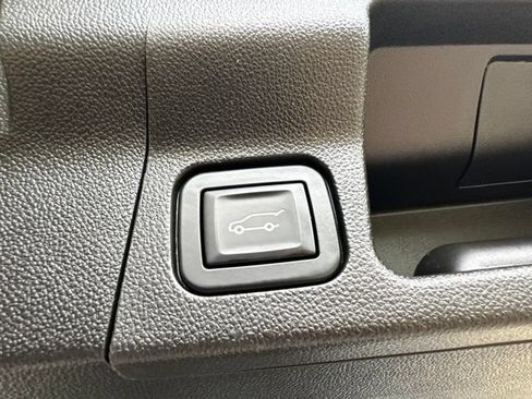 Used 2021 GMC Acadia Denali w/ Denali Ultimate Package AWD/4WD image 39