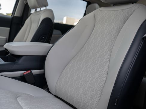 New 2026 Kia Carnival SX w/ SX Dark Edition Package image 17