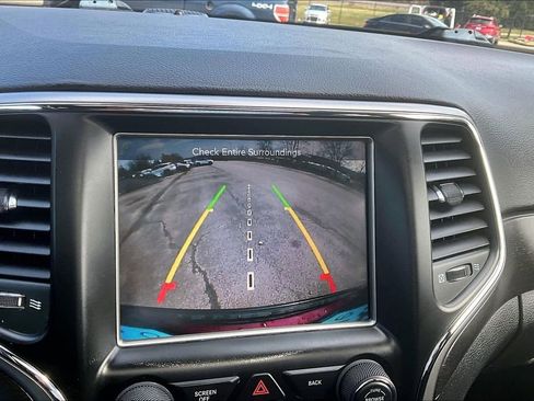 Used 2017 Jeep Grand Cherokee Altitude RWD image 21