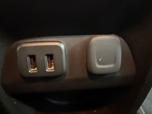 Used 2017 GMC Canyon SLE w/ SLE Convenience Package image 17