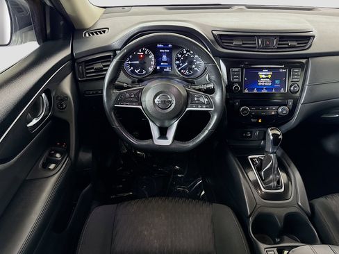Used 2018 Nissan Rogue SV image 17