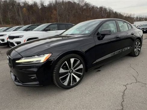 Used 2022 Volvo S60 B5 Momentum w/ Premium Package image 4