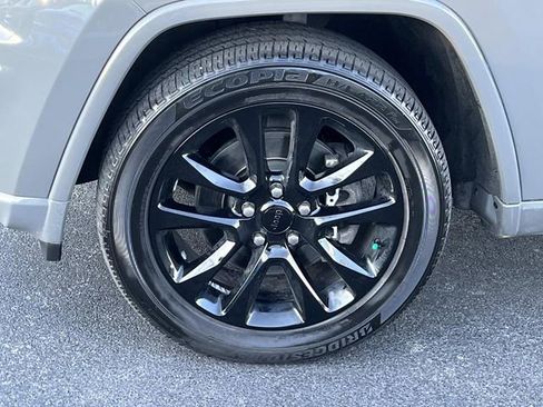 Used 2022 Jeep Grand Cherokee Altitude image 11