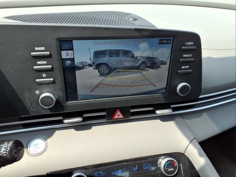 Used 2025 Hyundai Elantra Hybrid FWD image 21