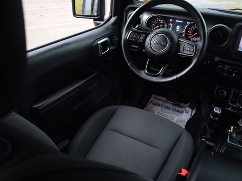 Used 2018 Jeep Wrangler Unlimited Sport S image 2