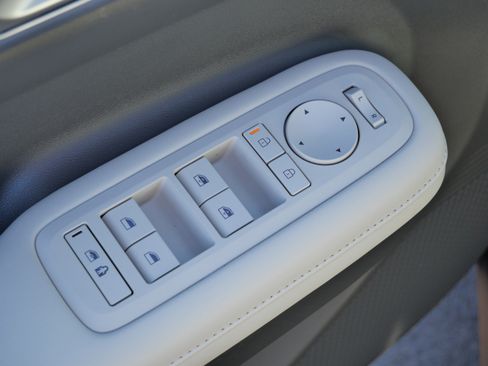 Certified 2025 Hyundai Santa Fe SEL image 19