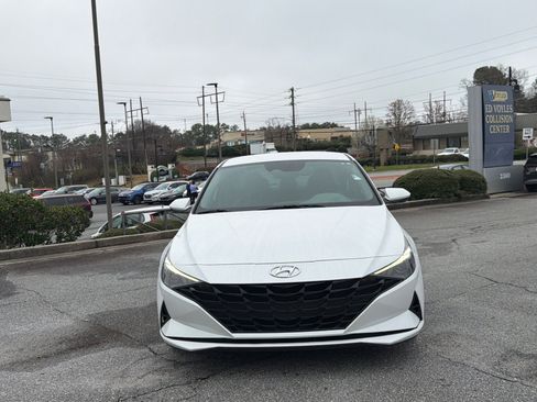 Certified 2022 Hyundai Elantra SEL image 2