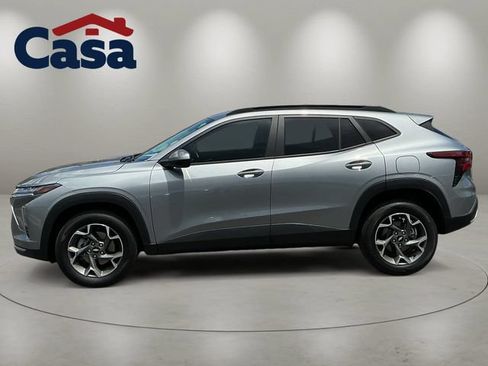 Used 2024 Chevrolet Trax LT w/ Driver Confidence Package FWD image 3